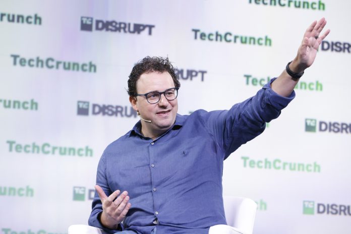 Dario Amodei, suosnivač i izvršni direktor Anthropica, na pozornici konferencije TechCrunch Disrupt 2023.