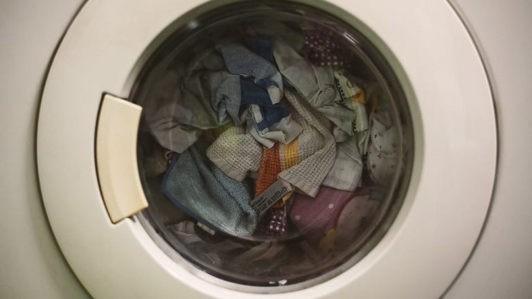 Detalj kućne perilice rublja